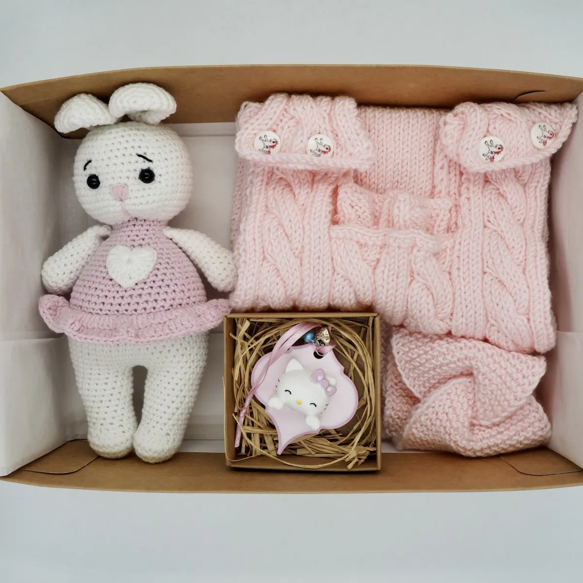 Pembe Elbise-Bandana ve Sevimli Tavşancık Amigurumi Oyuncak Hediye Kutusu görsel 1
