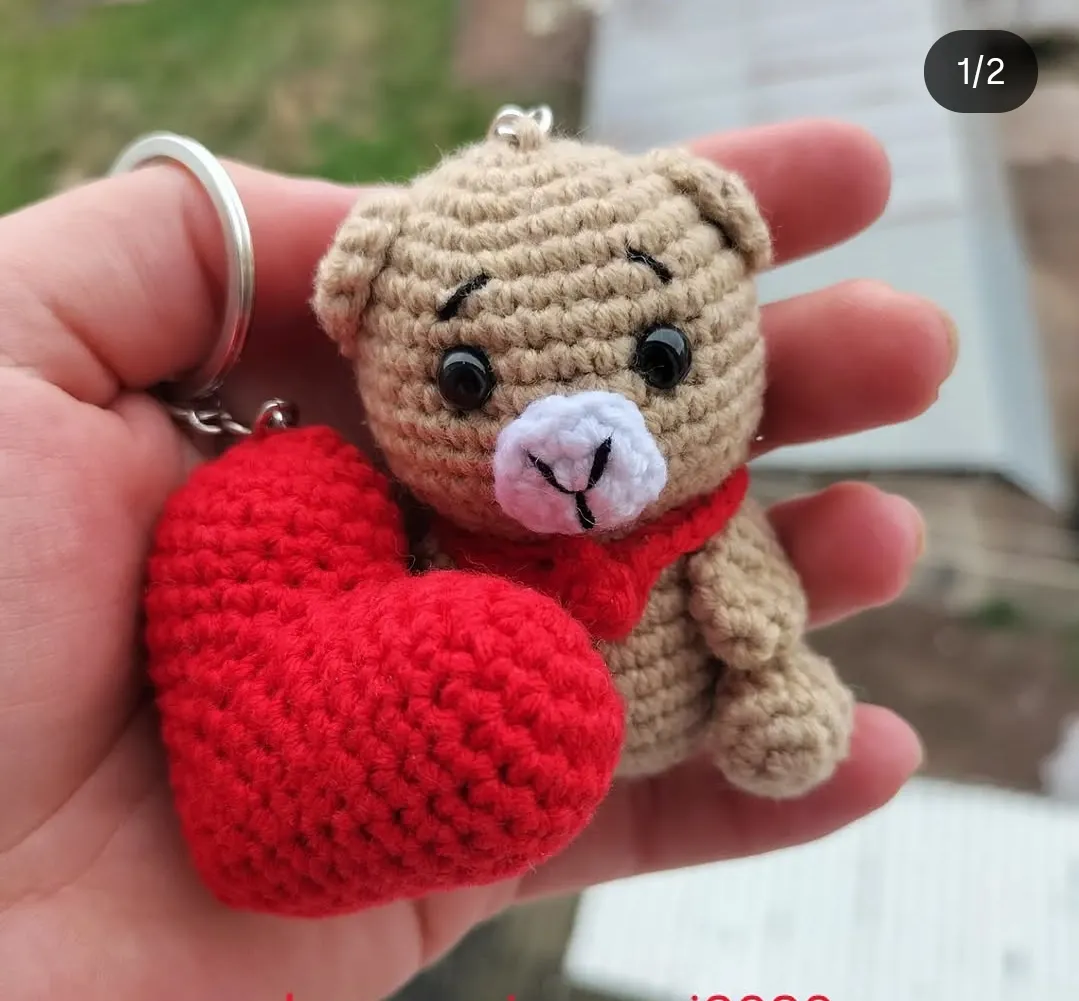 Amigurumi ayıcık ve kalp anahtarlık 2 li hediyelik örme ayı bej görsel 1