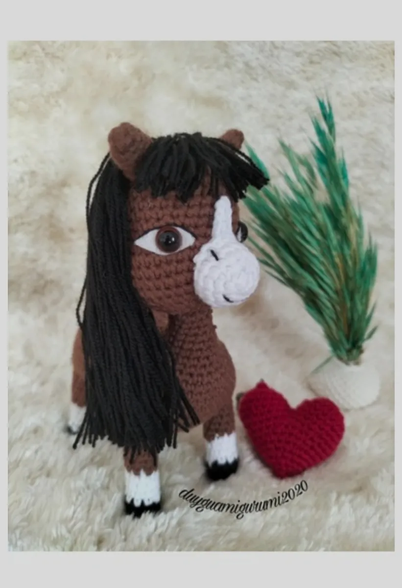 Amigurumi Doru atı oyuncak örme at kahverengi