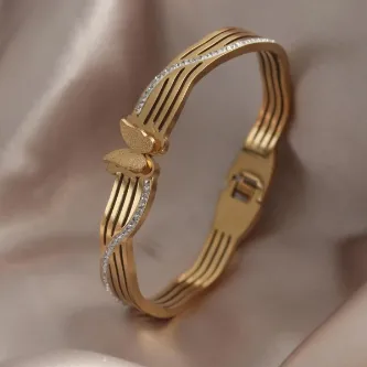 BUTİK AYVİTRİN Kadın 316L Çelik Gold Renk Zirkon Taşlı Kelebek Model Kelepçe görsel 1