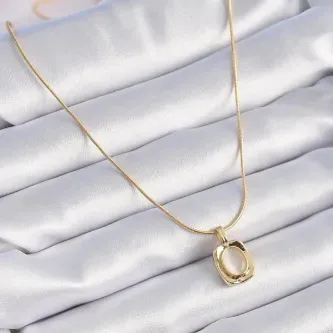 BUTİK AYVİTRİN 316L Çelik Gold Renk Kare Beyaz Sedefli Figür Vintage Kadın Kolye
