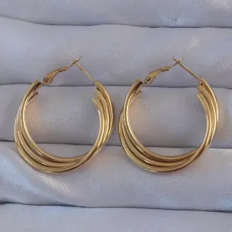 BUTİK AYVİTRİN 316L Çelik Gold Renk Kıvrımlı Oval Küpe